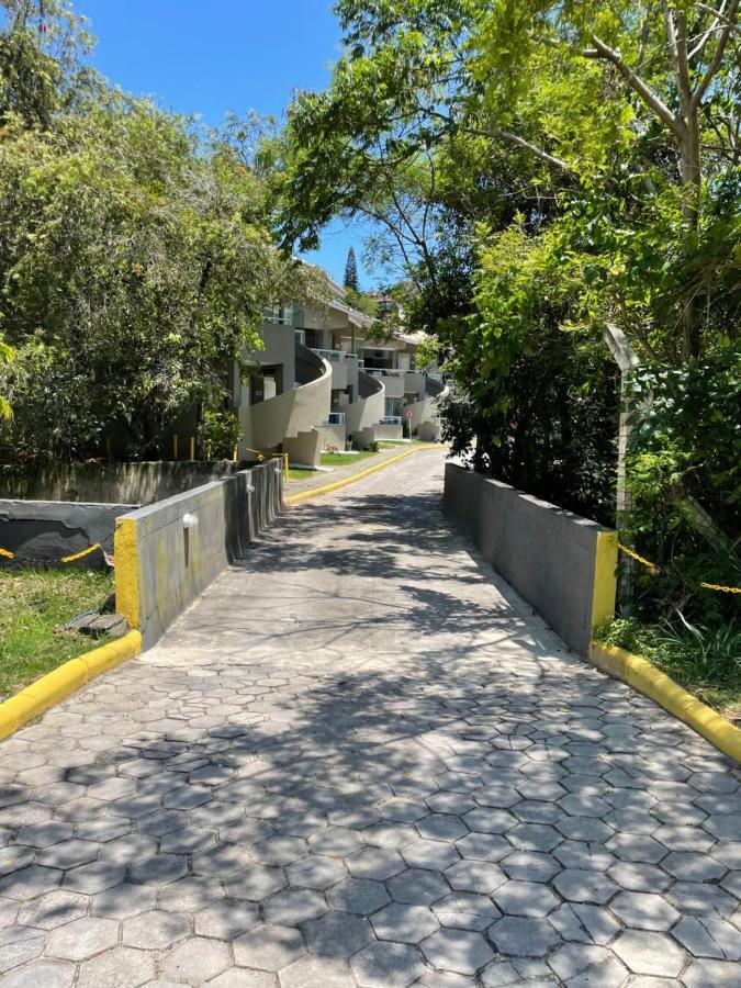 Apto Em Condominio No Centro De Bombinhas, Proximo Da Praia Exterior foto